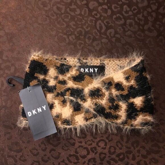 NWT Soft Fuzzy Headband
NWT/NEW
Dkny  - Picture 2 of 4
